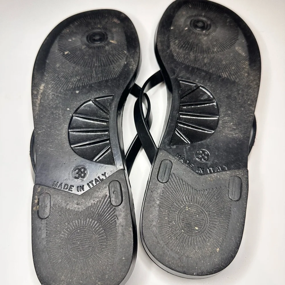 Burberry Black-Strap Sandals with Burgundy Check Footbed - Picture 3 of 3